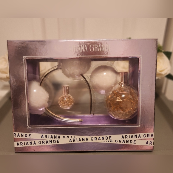 Ari by Ariana Grande EDP Perfume Gift Set with Pom Pom Headband;New & Never Used - Picture 16 of 16